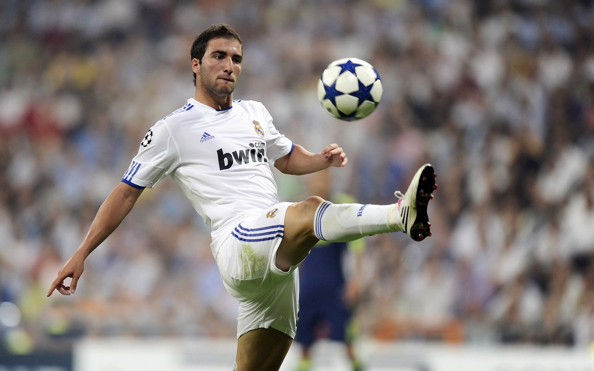 Jiu You-拜仁双中卫向前传递质量极高,拜仁 中卫