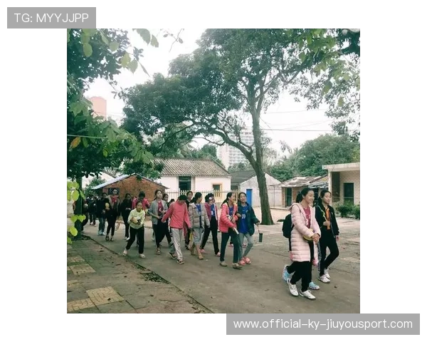 冠军球队球员家庭探访活动:点燃社区温情的火焰 冠军球队球员家庭探访活动:点燃社区温情的火焰